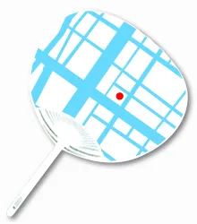 印刷面に地図が印刷されたうちわのイラスト。